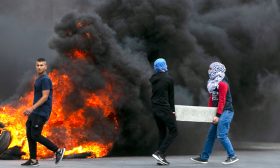 ديمقراطيون بارزون بمجلس الشيوخ الأمريكى يحذرون إسرائيل من ضم أراض بالضفة الغربية