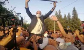 وزير الصحّة اللبناني في «حفل تكريمي لجهوده» مخالفا نصائح وزارته… ونظيره العراقي يحضر مجلس عزاء
