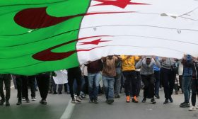 النظام الجزائري يحكم قبضته على المعارضين لكسر الحراك الاحتجاجي