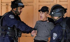 قوات الاحتلال تصعد هجماتها.. حملات اعتقال تطال أسرى محررين وعمليات هدم لمنازل بالقدس ومصادرة أراضي ببيت لحم