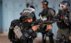 إصابة 7 فلسطينيين إثر قمع جيش الاحتلال الإسرائيلي مسيرة بالضفة