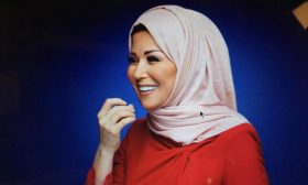 نجمة قناة “الجزيرة” خديجة بن قنة تعود مجدداً للشاشة لتقديم النشرات الرئيسية و”ما وراء الخبر” ـ (تغريدة)
