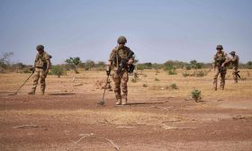 تنظيم القاعدة يتبنى هجوما قتل فيه جندي فرنسي شمالي مالي