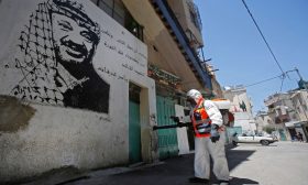 مسؤول فلسطيني يؤكد دخول مخيمات اللاجئين في الضفة “دائرة الخطر” بسبب كورونا