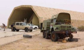 حكومة الوفاق الليبية تتهم “طيرانا أجنبيا” بقصف قاعدة جوية