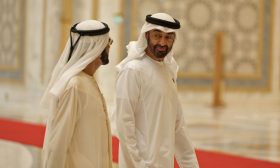 “وورلد بوليتكس ريفيو” عن انهيار اقتصاد الإمارات: الأمر يتطلب أكثر من تعديل حكومي لإنقاذ السفينة