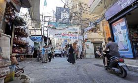 الهلع يسيطر على مخيم عين الحلوة للاجئين الفلسطينيين بعد إصابات بفيروس كورونا