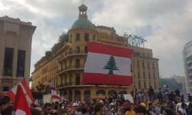 “القدس العربي” تحاور المتظاهرين في ساحة الشهداء وسط بيروت