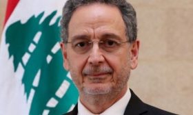 وزير الاقتصاد: لا يمكن استخدام القمح في الصوامع بميناء بيروت ولبنان سيستورد قمحا
