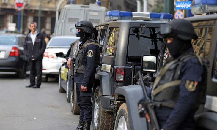 إحراق سيارة شرطة في مصر وسط مظاهرات تطالب برحيل السيسي  القدس العربي