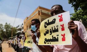 التطبيع يضع الفلسطينيين تحت الحصار