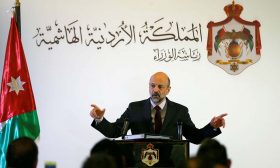 مليارات وهمية… هل يبيع الأردني «البلاطة»؟