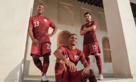 المنتخب القطري يكشف عن قميصه الجديد استعداداً لمونديال الدوحة 2022