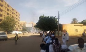 الشرطة تطلق الغاز المسيل للدموع على محتجين بالخرطوم ـ (فيديو)
