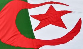 الجزائر تستنكر “الانتهاكات الخطيرة” لوقف إطلاق النار في الصحراء الغربية وتدعو إلى ضبط النفس