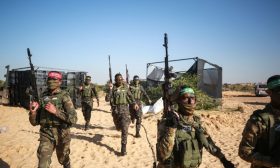 المناورة العسكرية لفصائل المقاومة الفلسطينية في غزة.. دلالات التوقيت والمضمون