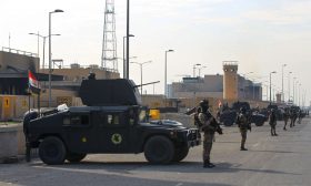 ترامب يقرر سحب نصف دبلوماسيي بلاده من العراق
