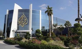 غرفة أخبار قناة الجزيرة تستعين بكفاءات احترافية وتعين طاقماً جديداً لتعزيز ريادتها ـ (صور)