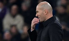 زيدان يمنع بيريز من طرد ثنائي ريال مدريد