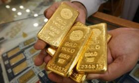 الذهب يرتفع مع توقف ارتفاع الدولار وعوائد السندات الأمريكية