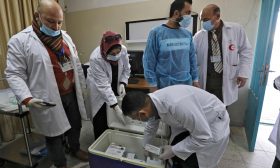 إسرائيل تمنع إدخال لقاحات كورونا إلى غزة