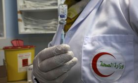 ائتلاف فلسطيني يتهم الحكومة بـ”المحسوبية” في توزيع لقاح كورونا