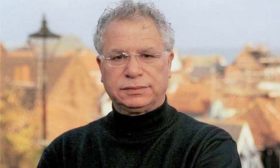 فلسطين كما يراها مريد البرغوثي: من يجرؤ على تجريدها الآن وقد تجلّت جسدا أمام الحواس؟