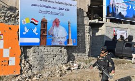 البابا يلتقي مسيحيي شمال العراق الذين عانوا من انتهاكات تنظيم “الدولة”