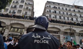 القضاء الجزائري يعلن “تفكيك خلية إرهابية” خططت لاستهداف مسيرات الحراك الشعبي