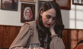 الفنانة المغربية هند زيادي تسترجع أم كلثوم وفيروز وصباح في كليب «يا حب»