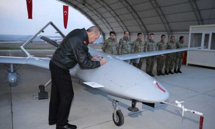 بعد حملها صواريخ ذكية ضخمة.. هل تصبح المسيّرات التركية بديلاً عن الطائرات الحربية التقليدية؟