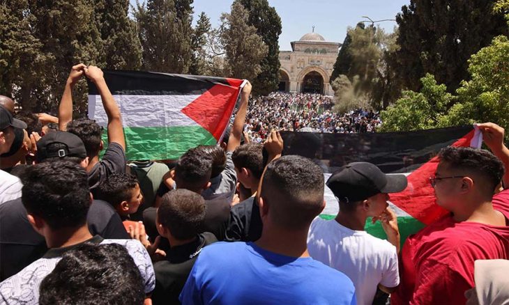 احتجاجات على مقتل معارض فلسطيني تطالب بتنحي القيادة و فتح التخوين ليس حرية تعبير القدس العربي