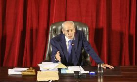 لبنان: النواب تصببوا عرقا بسبب انقطاع الكهرباء و”تكتل القوات” ينسحب من جلسة البرلمان  