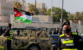 ايران تقدم الدعم العسكري والمالي وتقاتل للحفاظ على الاسد ومصالحها واسرائيل تراقب القدس العربي