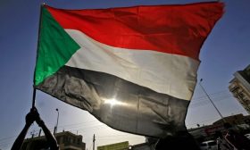 السودان: الجيش يعلن إغلاق الطرق المؤدية إلى مقر قيادته في الخرطوم