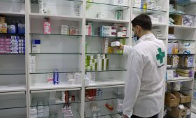 لبنانيون يبحثون عن أدوية: وصلنا مرحلة خطرة