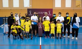 500 يوم على انطلاق كأس العالم قطر 2022.. أعضاء برنامج “لكل القدرات” يستقبلون كأس “المونديال”- (صور)