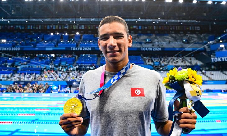 السباح التونسي الشاب أحمد الحفناوي يحرز أول ذهبية للعرب في أولمبياد طوكيو-  (فيديو وصور) | القدس العربي
