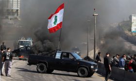 أوبزيرفر: لبنان على أعتاب الدولة الفاشلة.. وإغفال النخبة السياسية البريطانية لذلك خطأ فادح