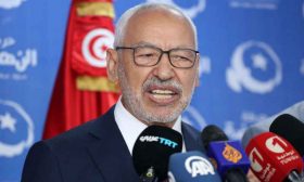 الغنوشي يعتصم أمام البرلمان المغلق من الجيش