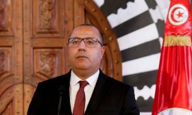 الرئيس التونسي يقيل رئيس الحكومة ووزيري الدفاع والعدل
