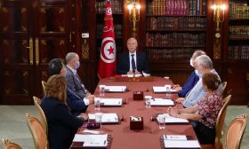 الغارديان: تونس تعاني من ثورة مضادة وعودة الرجل القوي لن تحل مشاكلها