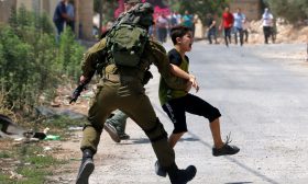منظمة حقوقية إسرائيلية: الاحتلال اعتقل 483 طفلا فلسطينيا معظمهم في الليل خلال 2020