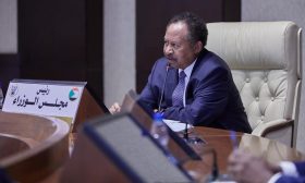 حمدوك يتدخل لحل قضيتي تعيينات موظفي الخارجية وأموال الشركة السودانية للمعادن