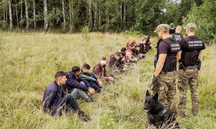 Letonia declara emergencia fronteriza con Bielorrusia debido a la afluencia de migrantes