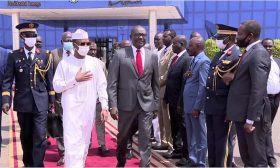 رئيس المجلس العسكري في تشاد ينهي زيارته للسودان وسط تأكيد على تعزيز دور القوات المشتركة