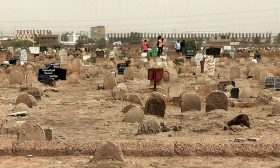 السودان: أطباء شرعيون يستقيلون بسبب «تلاعب» في أرقام جثامين
