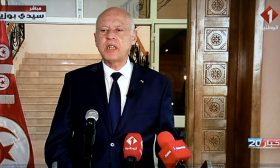 “تنكّر للثورة ودعا لتقسيم المجتمع”.. هكذا قرأ التونسيون خطاب الرئيس سعيّد- (فيديو)