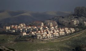 هآرتس .. تفجير “أوسلو” بلغم “أضخم مشروع استيطاني”: أين المجتمع الدولي ولماذا عاد بايدن إلى العشاء؟