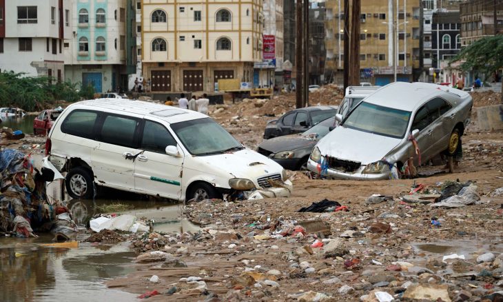 عمان مباشر اعصار شاهد فيديو